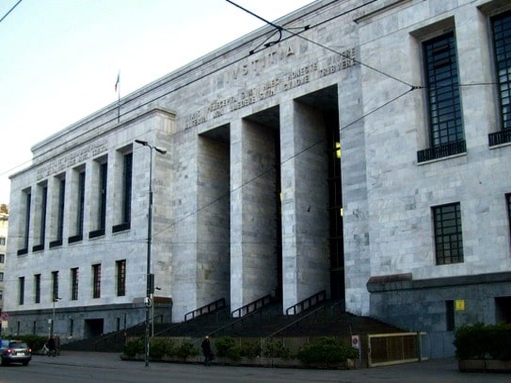 Sit-in davanti al Palazzo di giustizia di Milano